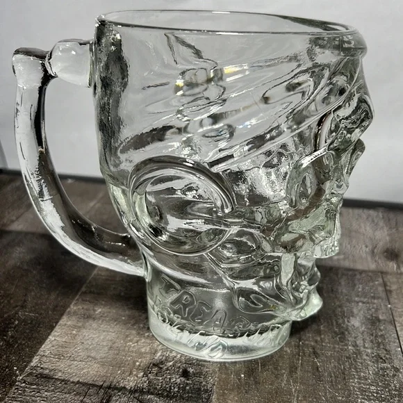 Vintage Luminarc USA Clear Glass Treasure Island Pirate Skull Mug - Picture 4 of 7